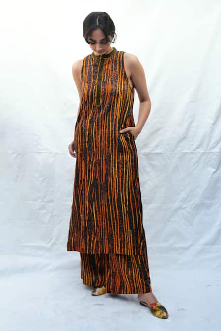 Til_Orange Cotton Silk Satin Stripe Mandarin Collar Magnum Printed Kurta And Pant Set_Online_at_Aza_Fashions