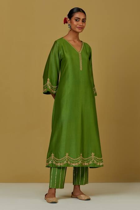 Ikshita Choudhary Green Chanderi Silk Floral V Neck Kurta And Pant Set Online at Aza Fashions Ikshita Choudhary_Green Chanderi Silk Floral V Neck Kurta And Pant Set_Online_at_Aza_Fashions