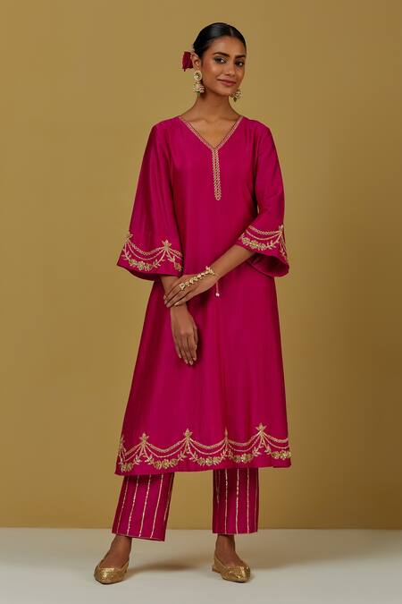 Buy_Ikshita Choudhary_Magenta Chanderi Silk Embroidered Floral V Neck Kurta Pant Set_Online_at_Aza_Fashions
