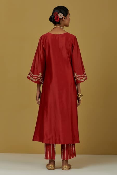 Shop Ikshita Choudhary Red Chanderi Silk, Tissue Organza Floral V Neck Kurta Pant Set at Aza Fashions Shop_Ikshita Choudhary_Red Chanderi Silk, Tissue Organza Floral V Neck Kurta Pant Set_at_Aza_Fashions