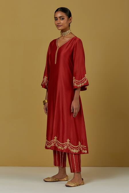 Ikshita Choudhary Red Chanderi Silk, Tissue Organza Floral V Neck Kurta Pant Set Online at Aza Fashions Ikshita Choudhary_Red Chanderi Silk, Tissue Organza Floral V Neck Kurta Pant Set_Online_at_Aza_Fashions