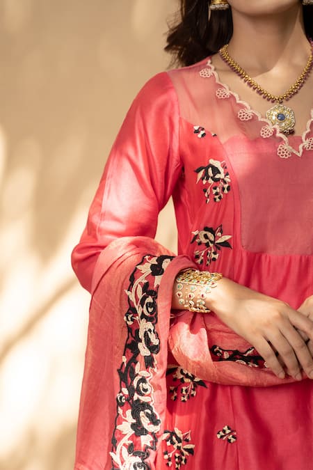 Shop Naaz By Noor Pink Cotton, Chanderi And Organza V Neck Kurta Set Online at Aza Fashions Shop_Naaz By Noor_Pink Cotton, Chanderi And Organza V Neck Kurta Set _Online_at_Aza_Fashions