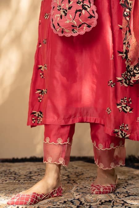 Naaz By Noor Pink Cotton, Chanderi And Organza V Neck Kurta Set at Aza Fashions Naaz By Noor_Pink Cotton, Chanderi And Organza V Neck Kurta Set _at_Aza_Fashions