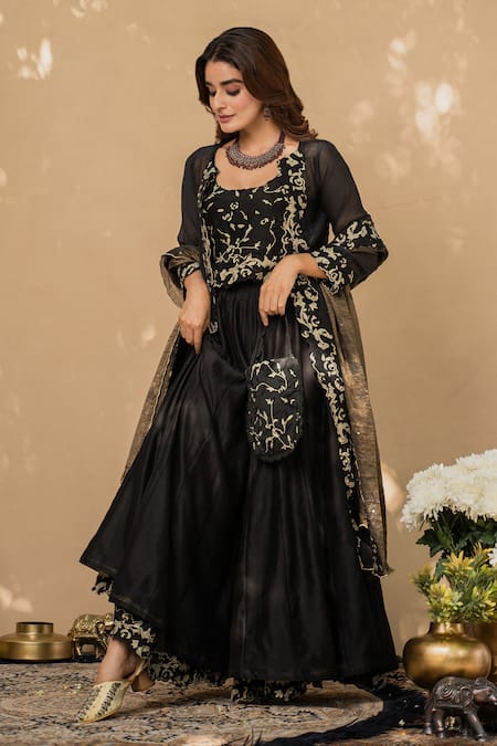 NAAZ BY NOOR Chanderi Cape & Gharara Set 