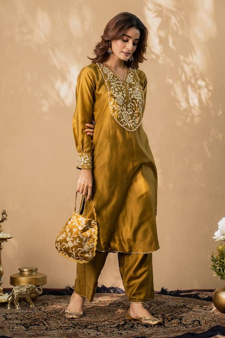 Shop Naaz By Noor Green Cotton, Chanderi And Organza V Neck Kurta Set at Aza Fashions Shop_Naaz By Noor_Green Cotton, Chanderi And Organza V Neck Kurta Set _at_Aza_Fashions