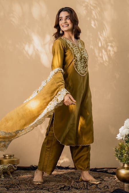Naaz By Noor Green Cotton, Chanderi And Organza V Neck Kurta Set Online at Aza Fashions Naaz By Noor_Green Cotton, Chanderi And Organza V Neck Kurta Set _Online_at_Aza_Fashions
