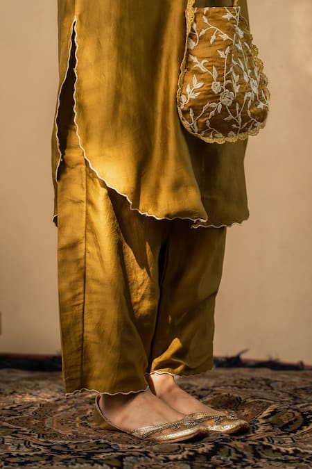 Naaz By Noor Green Cotton, Chanderi And Organza V Neck Kurta Set at Aza Fashions Naaz By Noor_Green Cotton, Chanderi And Organza V Neck Kurta Set _at_Aza_Fashions