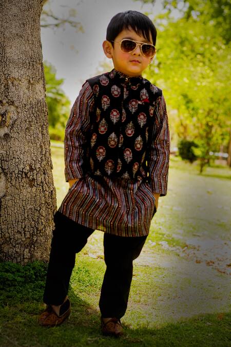 Laadlo_Black Cotton Printed Bundi And Kurta Set_Online_at_Aza_Fashions