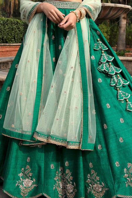 Buy Keerthi Kadire Green Raw Silk, Net Scoop Neck Embroidered Bridal Lehenga Set Online at Aza Fashions Buy_Keerthi Kadire_Green Raw Silk, Net Scoop Neck Embroidered Bridal Lehenga Set _Online_at_Aza_Fashions