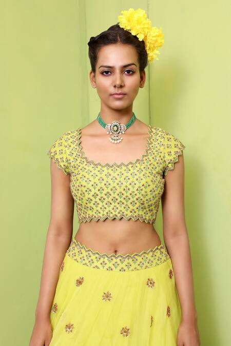 Keerthi Kadire_Yellow Raw Silk Embroidery Square Neck Bridal Lehenga Set _Online_at_Aza_Fashions