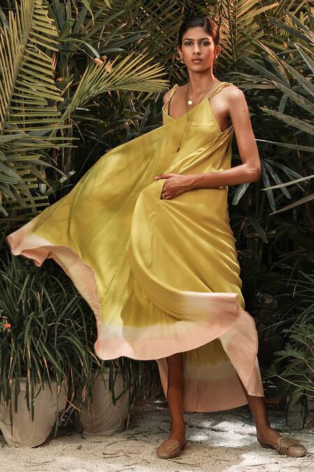 Buy Kharakapas Green Mul Cotton V Neck Printed Maxi Dress Online at Aza Fashions Buy_Kharakapas_Green Mul Cotton V Neck Printed Maxi Dress _Online_at_Aza_Fashions