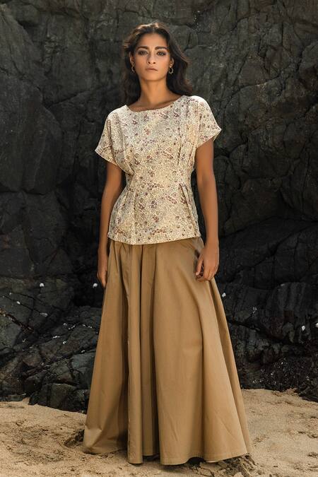Kharakapas_Beige Cotton Floral Motifs Round Neck Atlas Printed Top _Online_at_Aza_Fashions