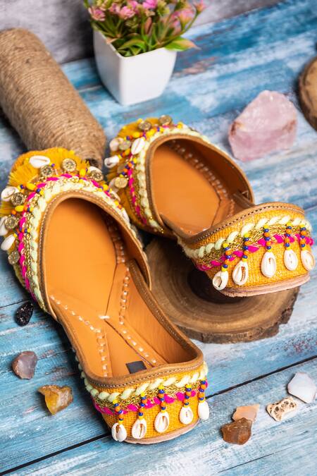 Buy_Kasually Klassy_Yellow Tassel Embellished Juttis_Online_at_Aza_Fashions