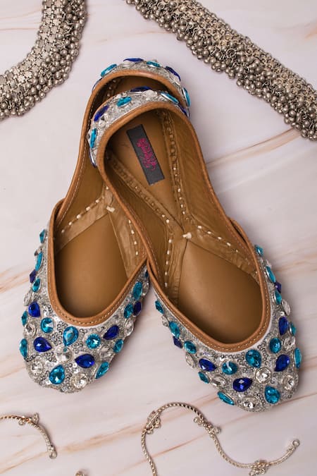 Kasually Klassy Embellished Juttis 