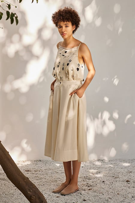 Kharakapas_Off White Cotton Sweet Mist Mulmul Flared Culottes _at_Aza_Fashions