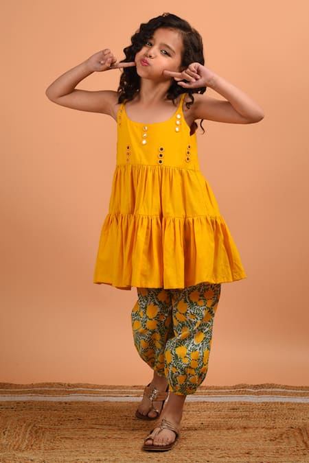 Buy_Kalp_Yellow Cotton Mirrors Embroidered Kurta Set _Online_at_Aza_Fashions