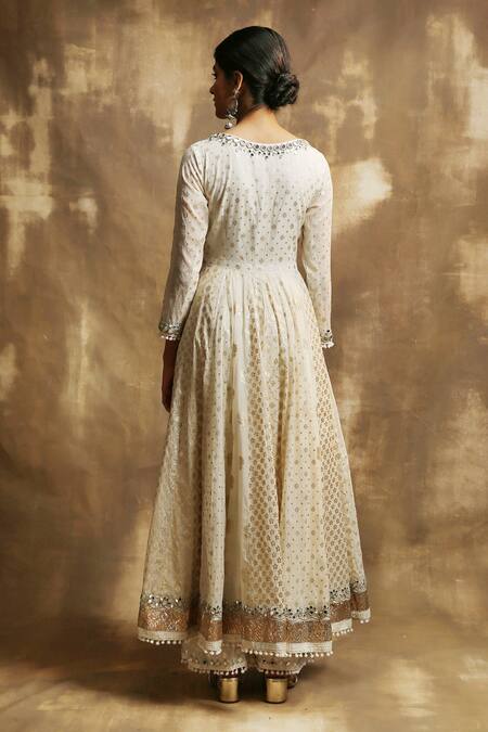 Shop Karishma Khanduja Bareilly White Chanderi With Foil Weave V Neck Embroidered Anarkali Set at Aza Fashions Shop_Karishma Khanduja Bareilly_White Chanderi With Foil Weave V Neck Embroidered Anarkali Set _at_Aza_Fashions