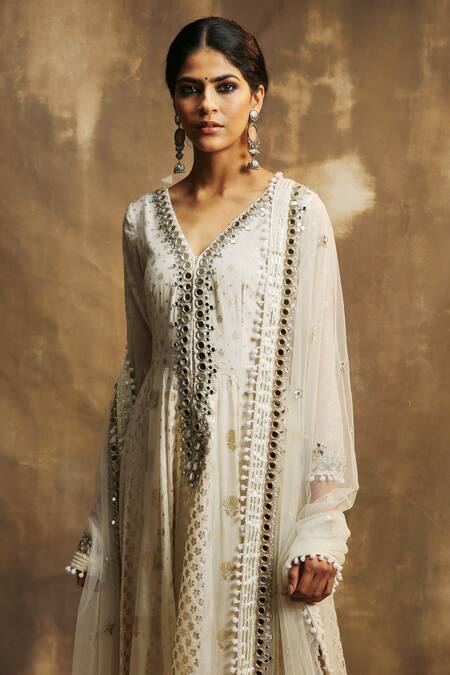 Shop Karishma Khanduja Bareilly White Chanderi With Foil Weave V Neck Embroidered Anarkali Set Online at Aza Fashions Shop_Karishma Khanduja Bareilly_White Chanderi With Foil Weave V Neck Embroidered Anarkali Set _Online_at_Aza_Fashions