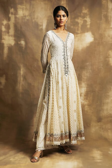 Buy Karishma Khanduja Bareilly White Chanderi With Foil Weave V Neck Embroidered Anarkali Set Online at Aza Fashions Buy_Karishma Khanduja Bareilly_White Chanderi With Foil Weave V Neck Embroidered Anarkali Set _Online_at_Aza_Fashions