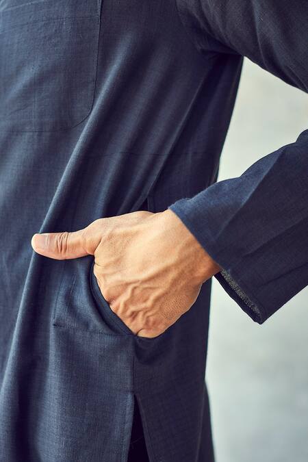 Kharakapas_Grey Handloom Cotton Dark Knight Kurta Set _at_Aza_Fashions