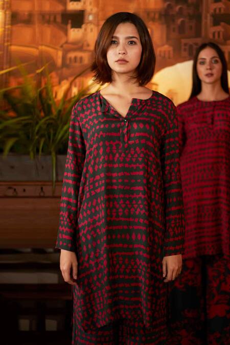Buy_Koai_Green Muslin Silk Round Abstract Print Tunic _Online_at_Aza_Fashions