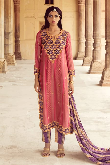 Swati Vijaivargie Embroidered Kurta Set 
