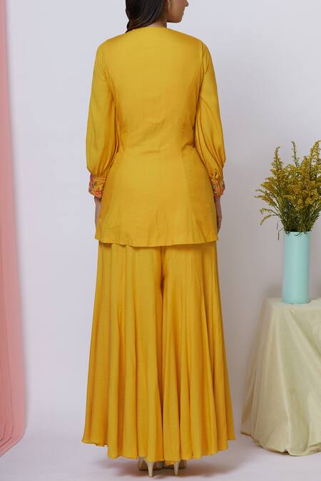 Shop_Ariyana by Aza_Yellow Moss Crepe V Neck Embroidered Kurta Set _at_Aza_Fashions