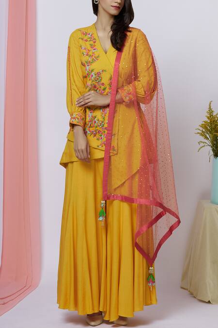 Ariyana by Aza_Yellow Moss Crepe V Neck Embroidered Kurta Set _Online_at_Aza_Fashions
