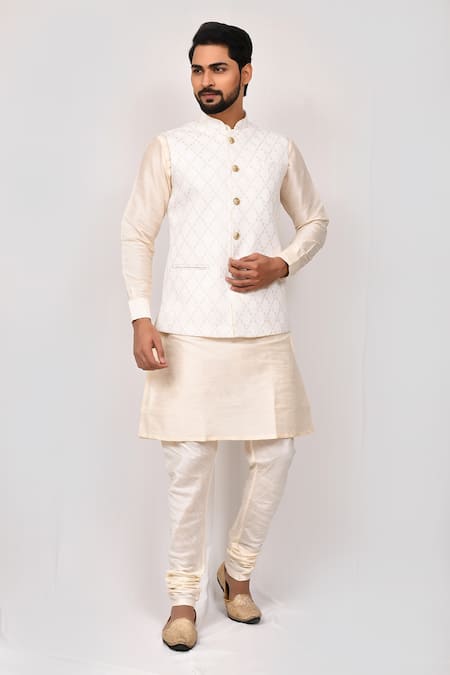 Samyukta Singhania Embroidered Bundi & Kurta Set 