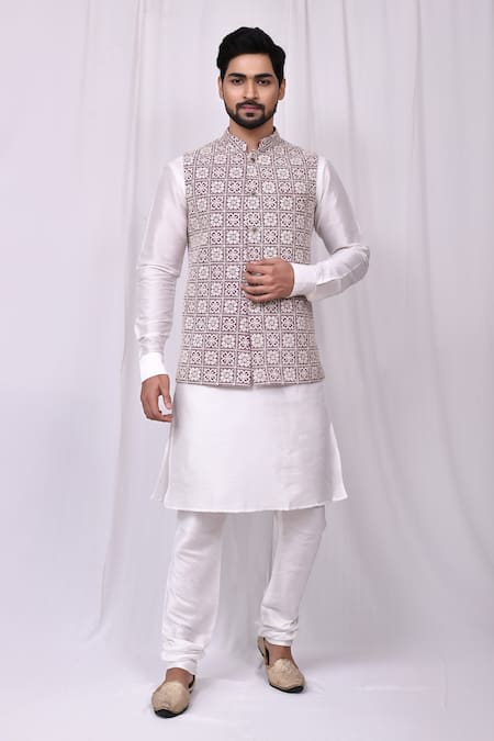 Samyukta Singhania Floral Embroidered Bundi & Kurta Set 