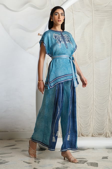 Kamaali Pret Blue Bamberg Satin Horse Motif Round Print Kaftan Online at Aza Fashions Kamaali Pret_Blue Bamberg Satin Horse Motif Round Print Kaftan _Online_at_Aza_Fashions