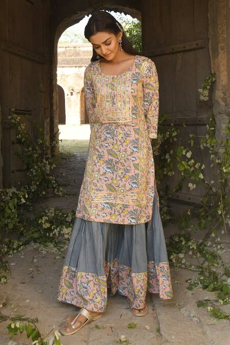 Karaj Jaipur_Pink Cotton Embroidery Leaf Neck Printed Kurta Set_Online_at_Aza_Fashions