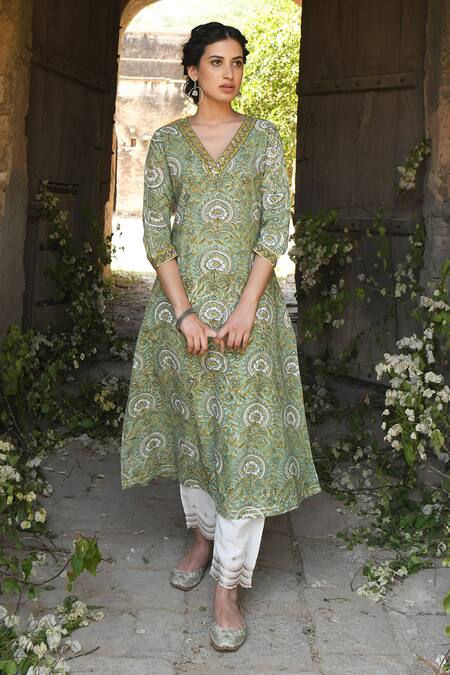 Karaj Jaipur_Green Kurta Chanderi Pant Cotton Dupatta Kota Doriya Printed Set_Online_at_Aza_Fashions