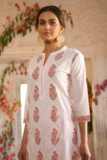 Karaj Jaipur_White Cotton Printed Kurta Set_at_Aza_Fashions