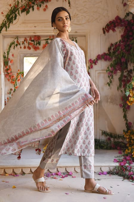 Karaj Jaipur_Grey Kurta And Dupatta Chanderi Pant Cotton Printed V Neck Set_Online_at_Aza_Fashions