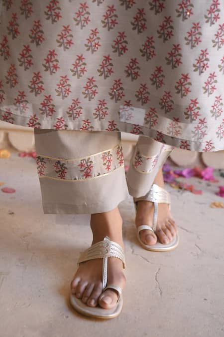 Shop_Karaj Jaipur_Grey Kurta And Dupatta Chanderi Pant Cotton Printed V Neck Set_Online_at_Aza_Fashions