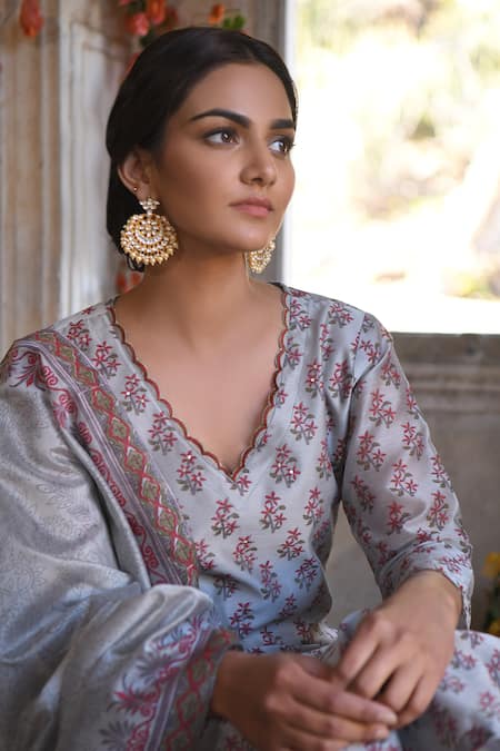 Karaj Jaipur_Grey Kurta And Dupatta Chanderi Pant Cotton Printed V Neck Set_at_Aza_Fashions