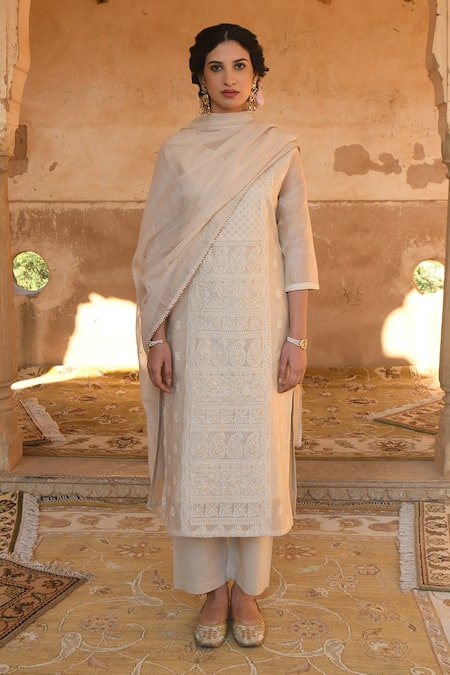 Shop_Karaj Jaipur_White Kurta Chanderi Pant Cotton Dupatta Kota Doriya Embroidery Round Set_at_Aza_Fashions
