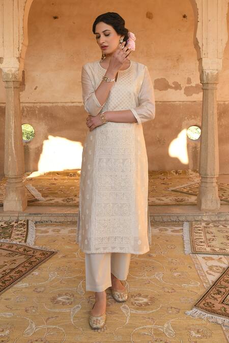 Karaj Jaipur_White Kurta Chanderi Pant Cotton Dupatta Kota Doriya Embroidery Round Set_Online_at_Aza_Fashions