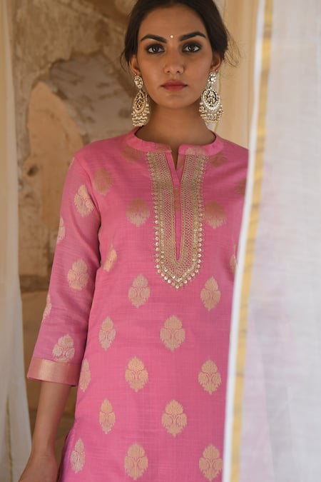 Buy_Karaj Jaipur_Pink Dupatta Banarasi Silk, Kurta Chanderi, Pant Cotton Band Set _Online_at_Aza_Fashions