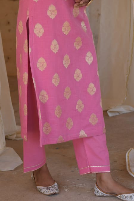 Shop_Karaj Jaipur_Pink Dupatta Banarasi Silk, Kurta Chanderi, Pant Cotton Band Set _Online_at_Aza_Fashions