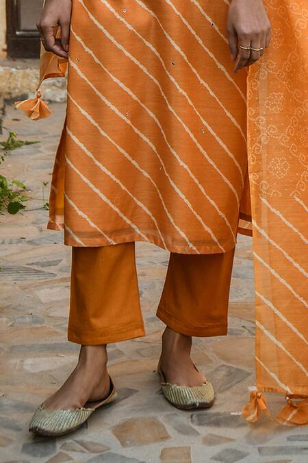 Karaj Jaipur_Orange Dupatta Digital Chanderi, Kurta Chanderi, Pant Cotton Gota Print Set_at_Aza_Fashions