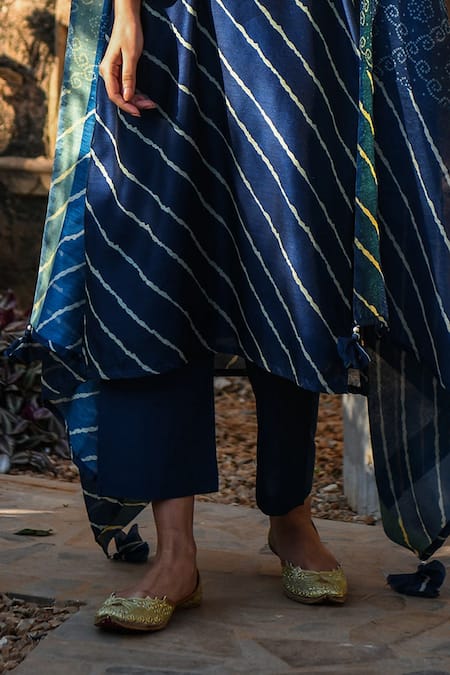 Karaj Jaipur_Blue Dupatta Digital Chanderi, Kurta Chanderi, Pant Cotton Gota Print Set_at_Aza_Fashions