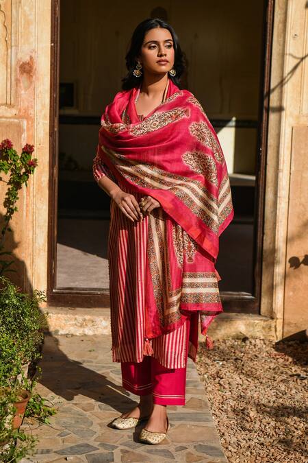 Karaj Jaipur_Pink Kurta Chanderi Printed Stripe Round Set_Online_at_Aza_Fashions