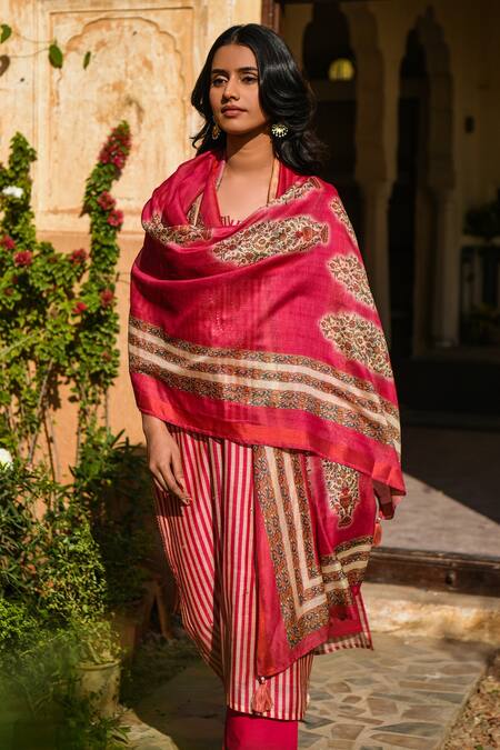 Buy_Karaj Jaipur_Pink Kurta Chanderi Printed Stripe Round Set_Online_at_Aza_Fashions