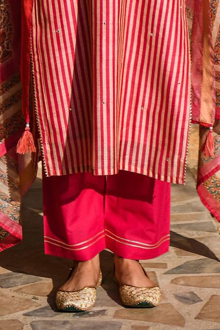 Karaj Jaipur_Pink Kurta Chanderi Printed Stripe Round Set_at_Aza_Fashions