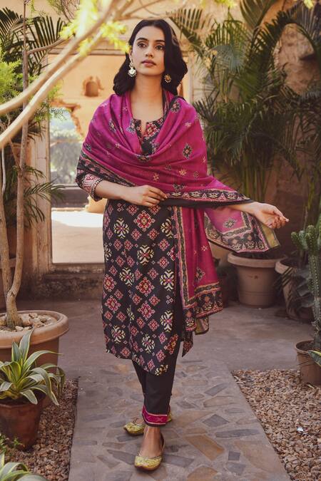 Buy_Karaj Jaipur_Grey Kurta Chanderi Printed Floral Notched Set_Online_at_Aza_Fashions