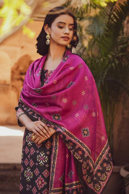 Shop_Karaj Jaipur_Grey Kurta Chanderi Printed Floral Notched Set_Online_at_Aza_Fashions