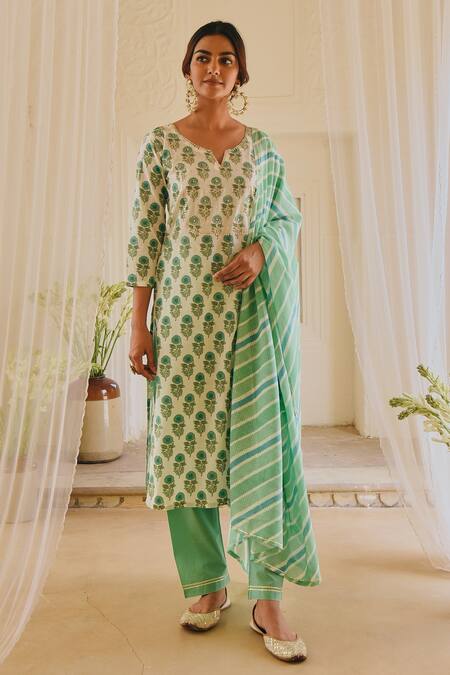 Karaj Jaipur_Green Floral Print Kurta Set_Online_at_Aza_Fashions