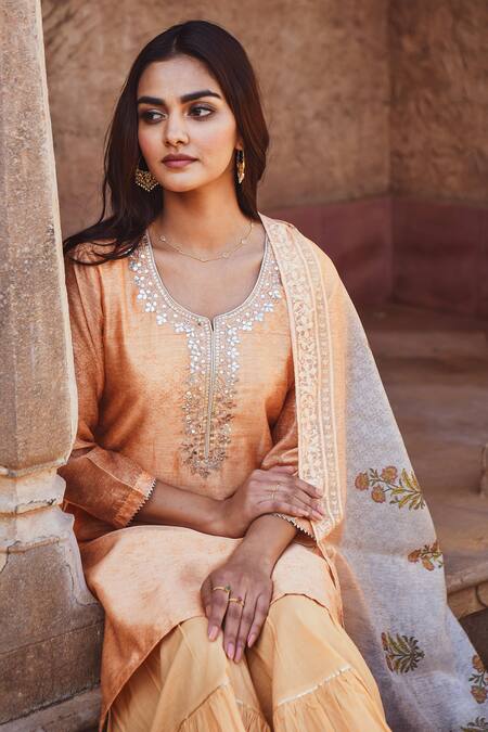 Karaj Jaipur_Peach Kurta And Dupatta- Chanderi, Sharara- Cotton Gota Round Set With_at_Aza_Fashions